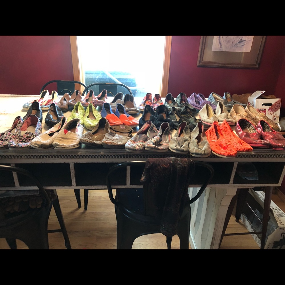 20 pair Tom's and 4 pair Bobs